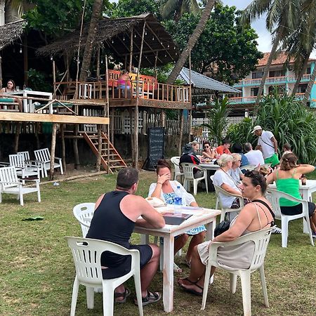 Honey Beach Hostel Negombo Esterno foto