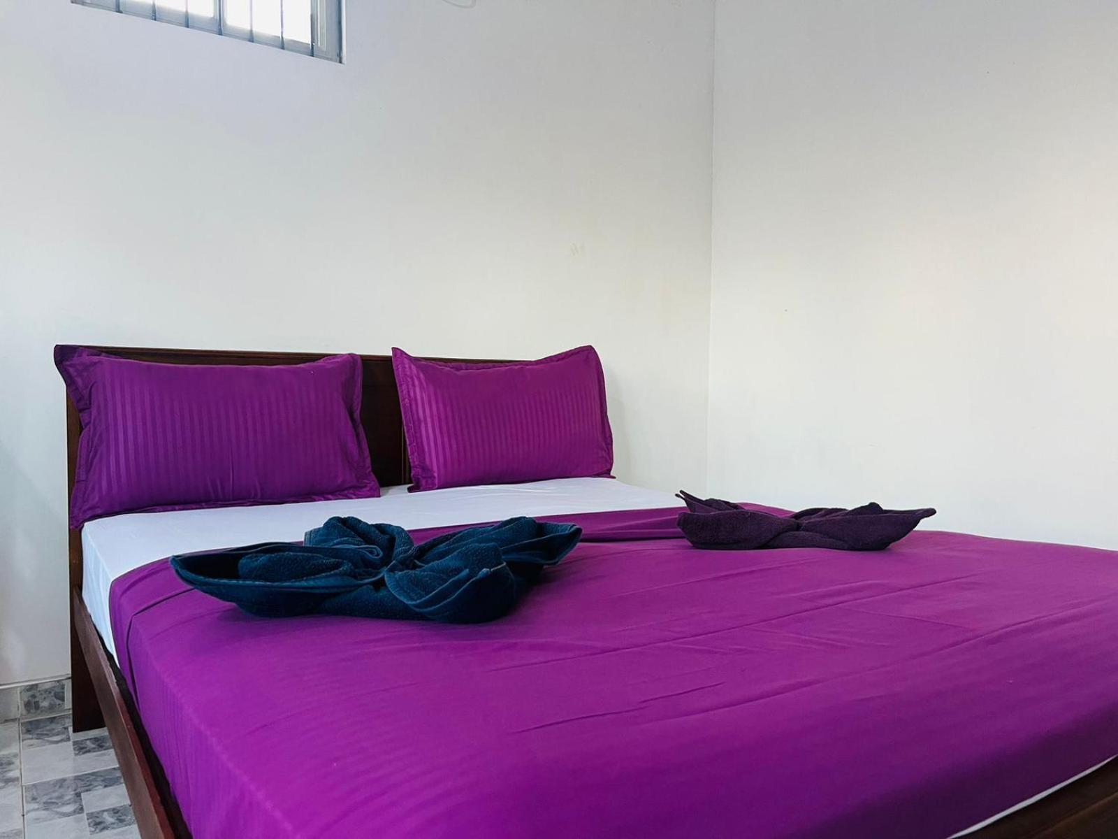 Honey Beach Hostel Negombo Esterno foto