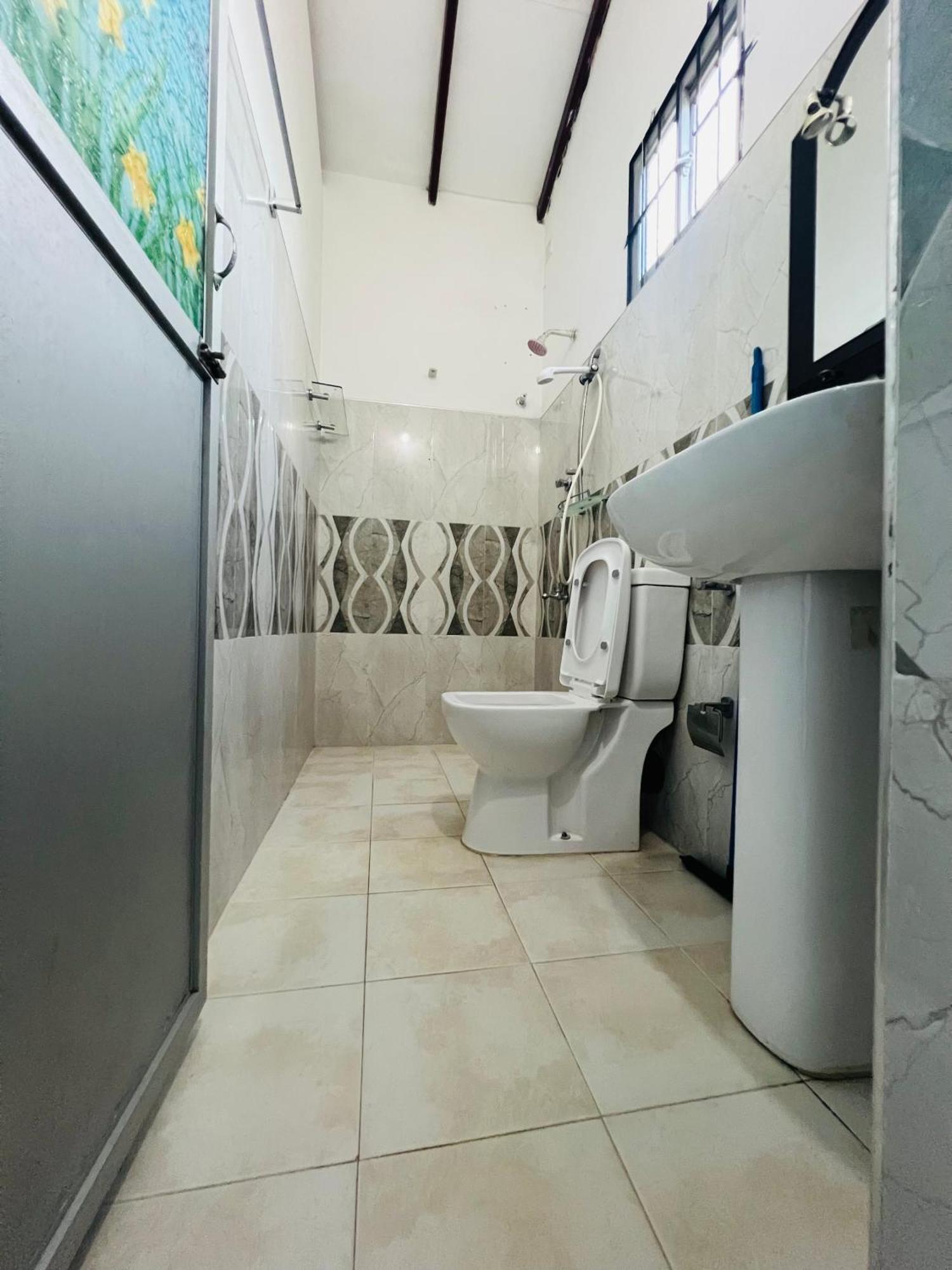 Honey Beach Hostel Negombo Esterno foto