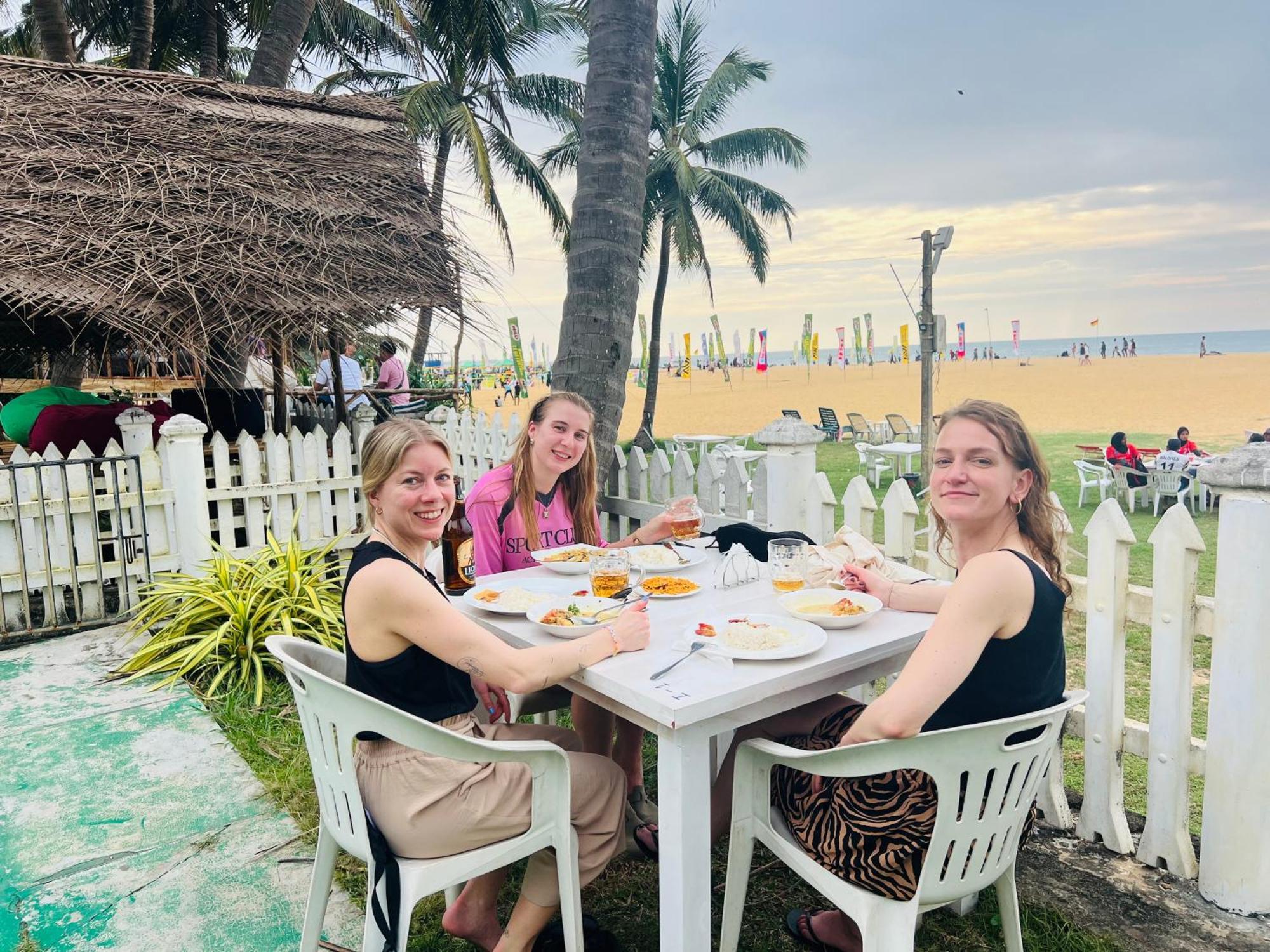 Honey Beach Hostel Negombo Esterno foto